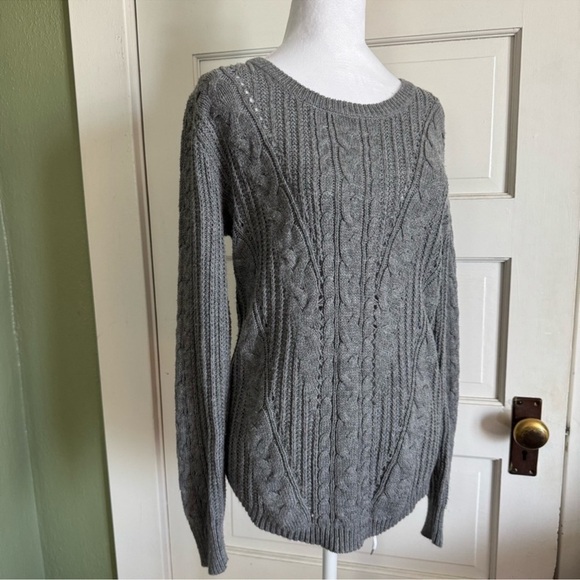 SO Soft Grey Cable Knit Pullover Sweater – Classic & Cozy - Picture 2 of 6